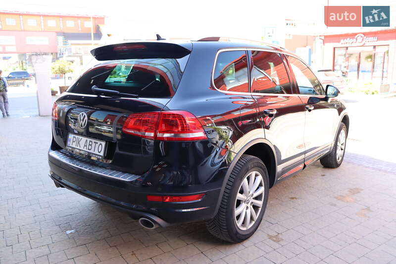 Внедорожник / Кроссовер Volkswagen Touareg 2013 в Львове