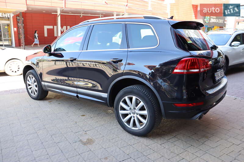 Внедорожник / Кроссовер Volkswagen Touareg 2013 в Львове