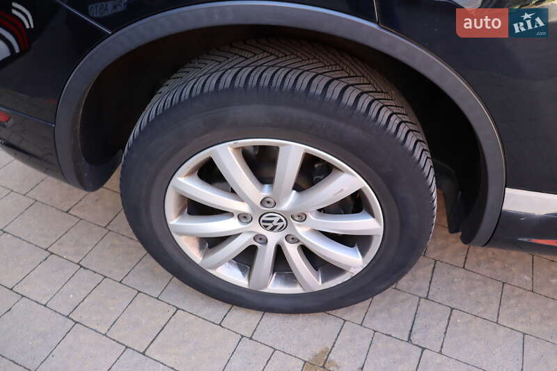 Внедорожник / Кроссовер Volkswagen Touareg 2013 в Львове