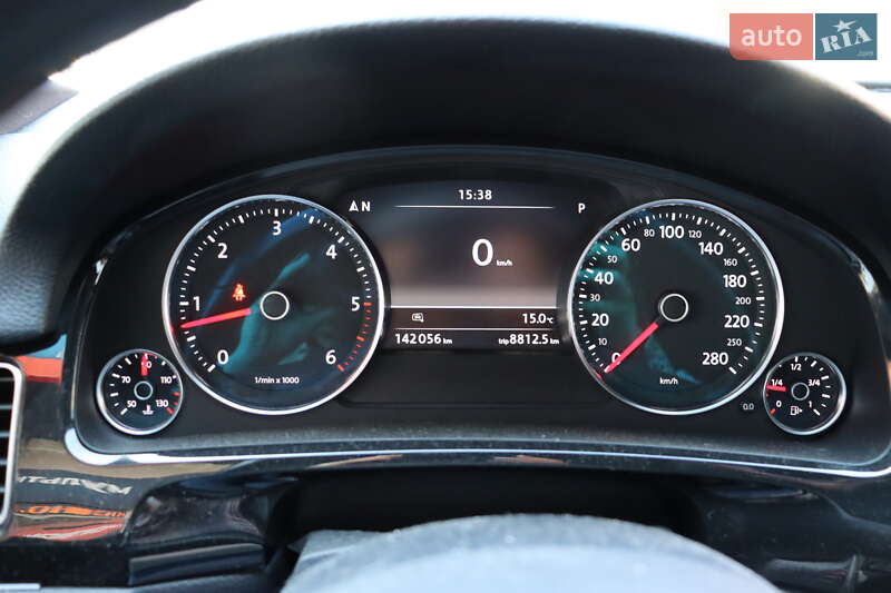 Внедорожник / Кроссовер Volkswagen Touareg 2013 в Львове