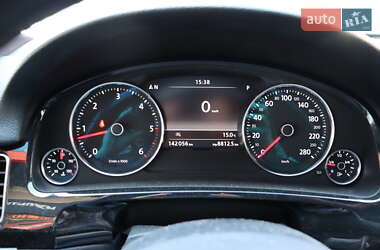Внедорожник / Кроссовер Volkswagen Touareg 2013 в 