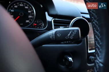 Внедорожник / Кроссовер Volkswagen Touareg 2013 в 