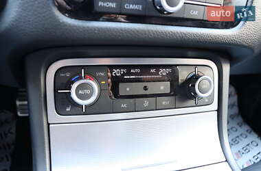 Внедорожник / Кроссовер Volkswagen Touareg 2013 в 