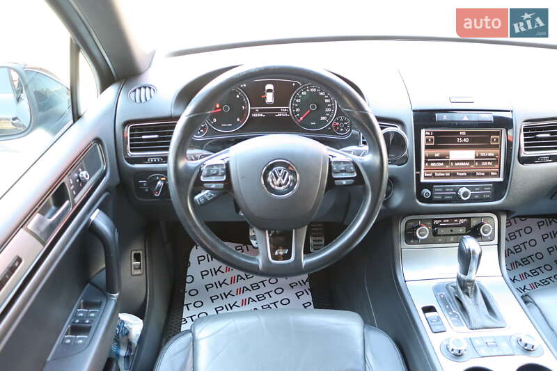 Внедорожник / Кроссовер Volkswagen Touareg 2013 в Львове