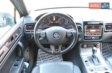 Внедорожник / Кроссовер Volkswagen Touareg 2013 в 