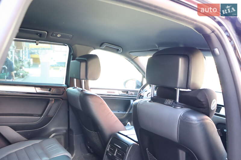 Внедорожник / Кроссовер Volkswagen Touareg 2013 в Львове