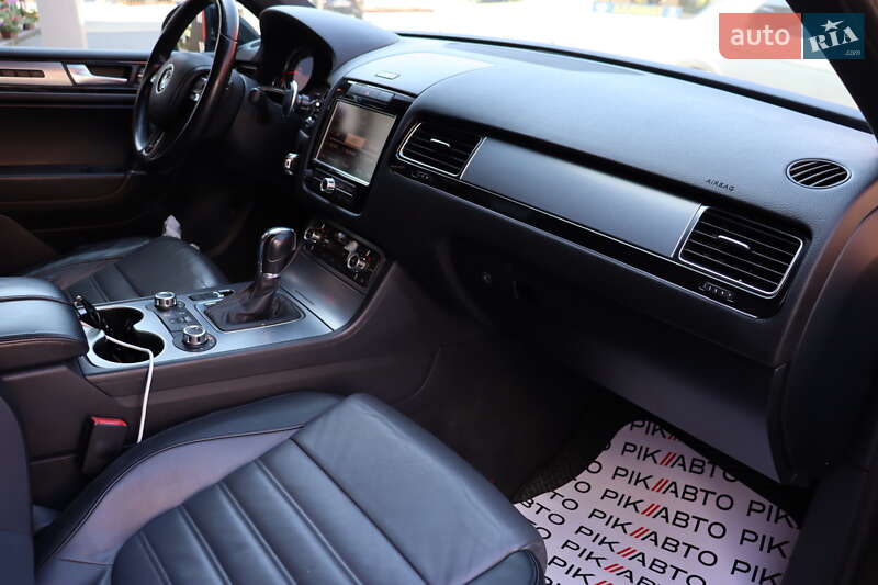 Внедорожник / Кроссовер Volkswagen Touareg 2013 в Львове