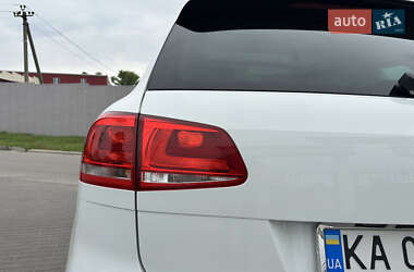 Позашляховик / Кросовер Volkswagen Touareg 2016 в 