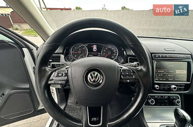Позашляховик / Кросовер Volkswagen Touareg 2016 в 