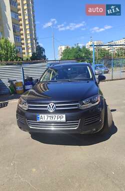 Внедорожник / Кроссовер Volkswagen Touareg 2011 в Киеве