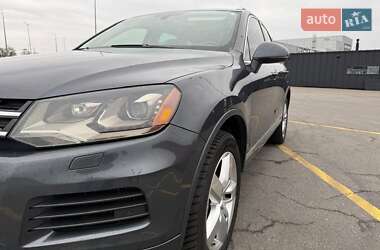 Внедорожник / Кроссовер Volkswagen Touareg 2011 в Киеве