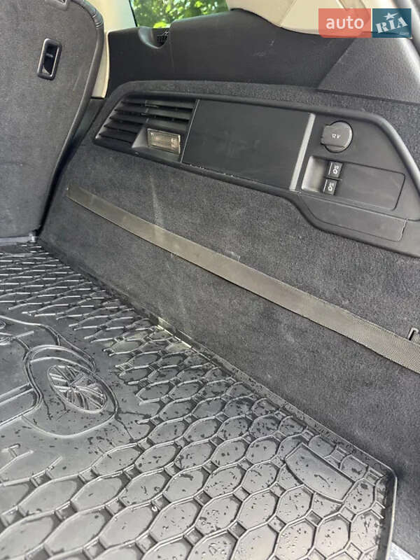 Позашляховик / Кросовер Volkswagen Touareg 2013 в Черкасах