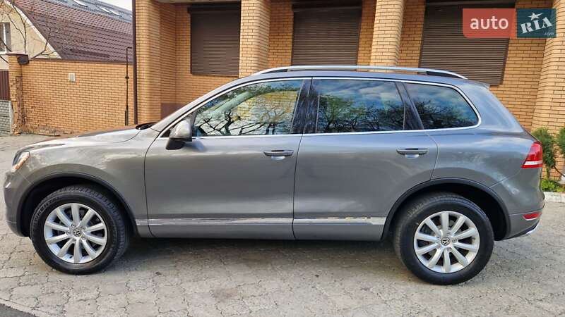 Позашляховик / Кросовер Volkswagen Touareg 2014 в Дніпрі