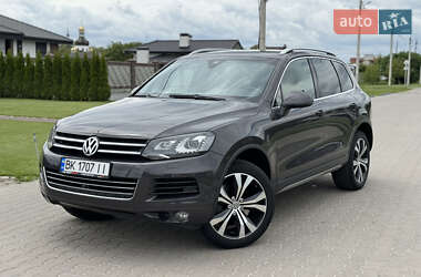 Внедорожник / Кроссовер Volkswagen Touareg 2011 в Ровно