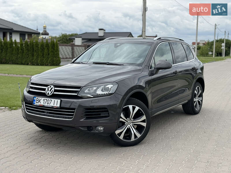 Позашляховик / Кросовер Volkswagen Touareg 2011 в 