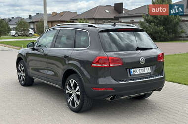 Позашляховик / Кросовер Volkswagen Touareg 2011 в 