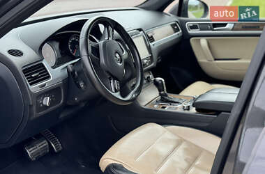 Позашляховик / Кросовер Volkswagen Touareg 2011 в 