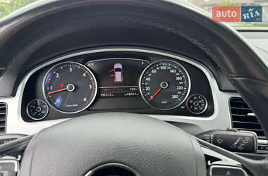Позашляховик / Кросовер Volkswagen Touareg 2011 в 