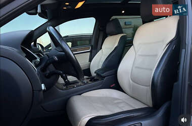Позашляховик / Кросовер Volkswagen Touareg 2011 в 