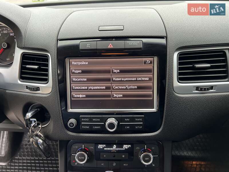 Внедорожник / Кроссовер Volkswagen Touareg 2011 в Радивилове