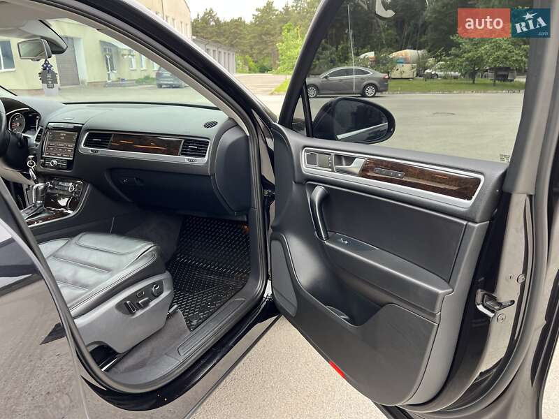 Внедорожник / Кроссовер Volkswagen Touareg 2011 в Радивилове