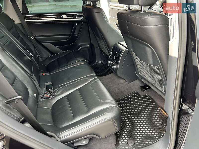 Внедорожник / Кроссовер Volkswagen Touareg 2011 в Радивилове