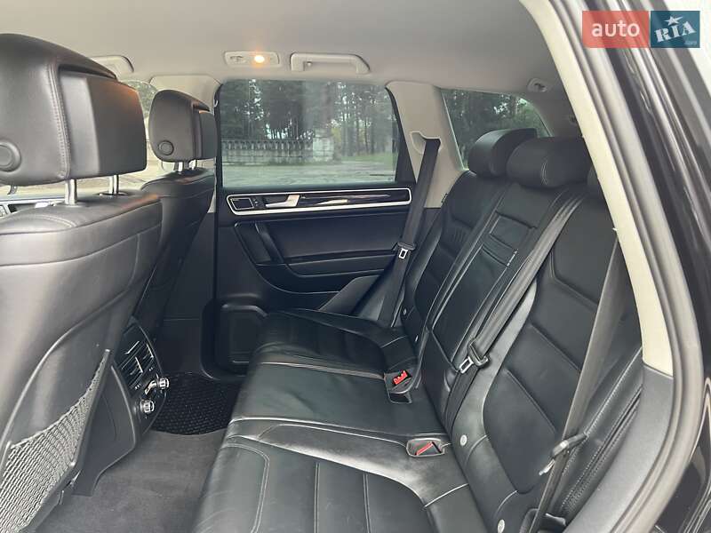 Внедорожник / Кроссовер Volkswagen Touareg 2011 в Радивилове