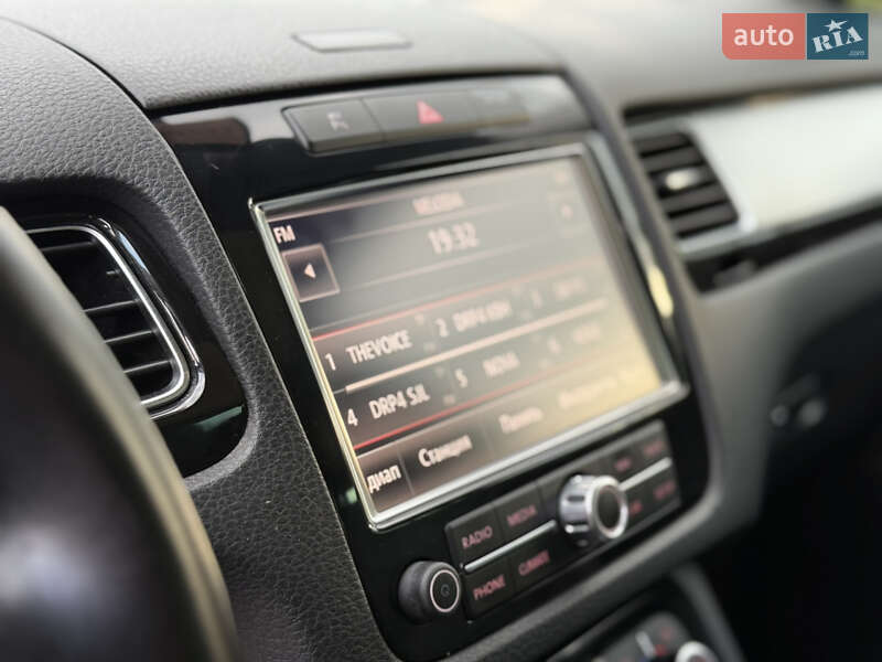 Позашляховик / Кросовер Volkswagen Touareg 2012 в Камені-Каширському