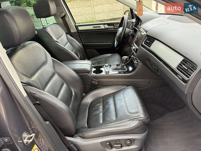 Позашляховик / Кросовер Volkswagen Touareg 2012 в Камені-Каширському