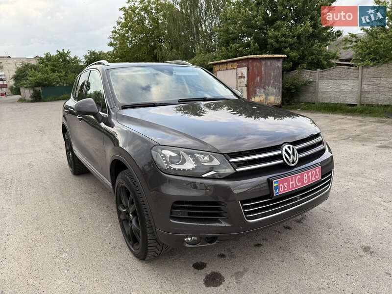 Позашляховик / Кросовер Volkswagen Touareg 2012 в Камені-Каширському