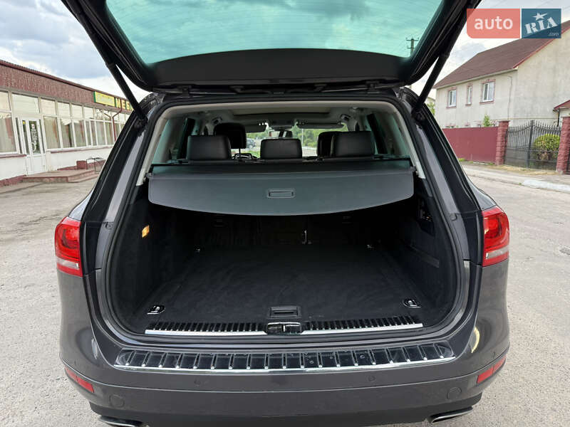 Позашляховик / Кросовер Volkswagen Touareg 2012 в Камені-Каширському