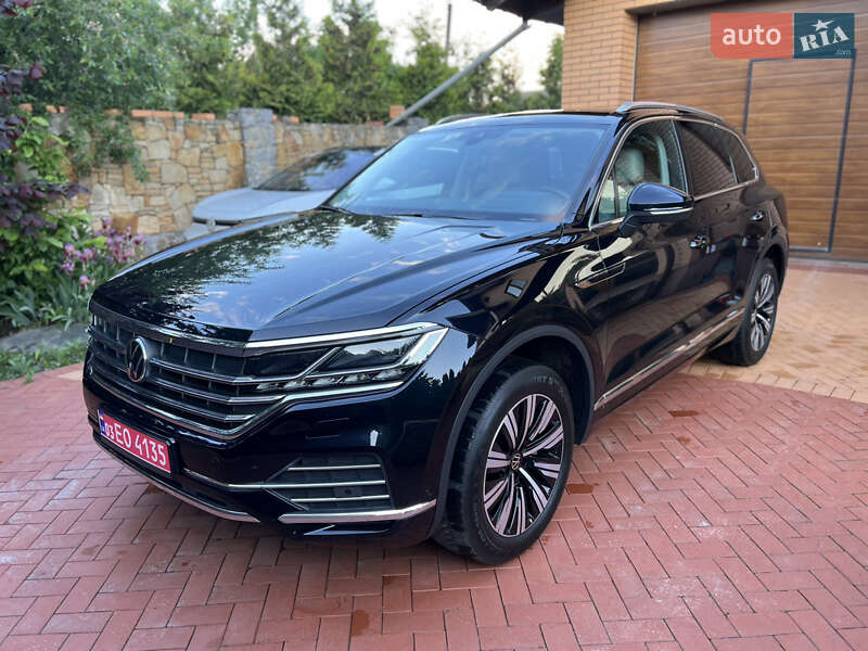Внедорожник / Кроссовер Volkswagen Touareg 2021 в 