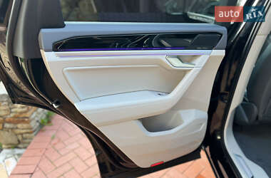 Внедорожник / Кроссовер Volkswagen Touareg 2021 в 
