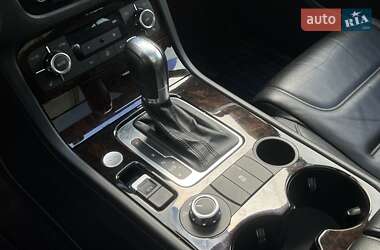 Внедорожник / Кроссовер Volkswagen Touareg 2012 в 