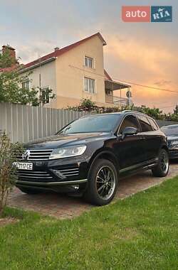Позашляховик / Кросовер Volkswagen Touareg 2015 в 
