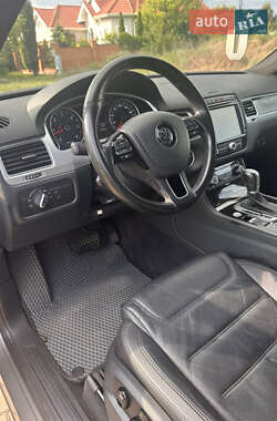 Внедорожник / Кроссовер Volkswagen Touareg 2016 в 