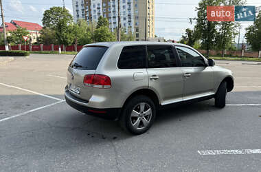 Позашляховик / Кросовер Volkswagen Touareg 2004 в 