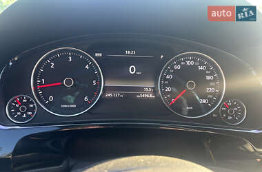 Внедорожник / Кроссовер Volkswagen Touareg 2012 в 