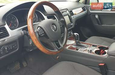Позашляховик / Кросовер Volkswagen Touareg 2013 в 