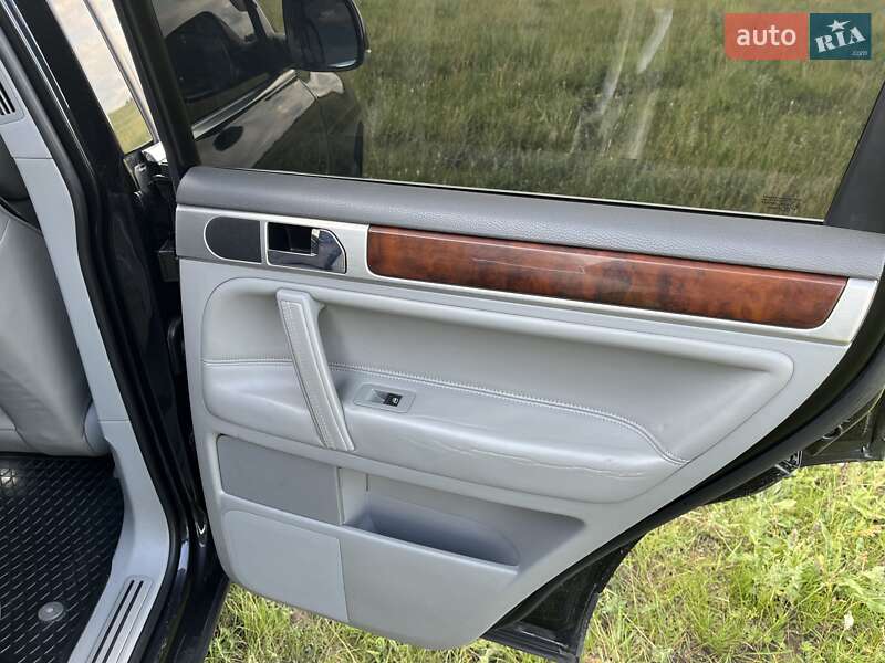 Внедорожник / Кроссовер Volkswagen Touareg 2007 в Краматорске