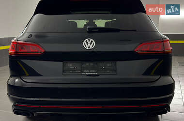 Внедорожник / Кроссовер Volkswagen Touareg 2019 в 