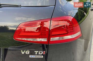 Внедорожник / Кроссовер Volkswagen Touareg 2017 в 
