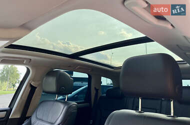 Внедорожник / Кроссовер Volkswagen Touareg 2017 в 