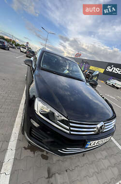 Позашляховик / Кросовер Volkswagen Touareg 2016 в Києві