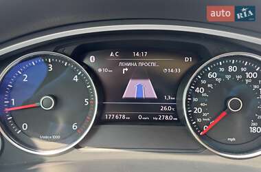 Позашляховик / Кросовер Volkswagen Touareg 2012 в 