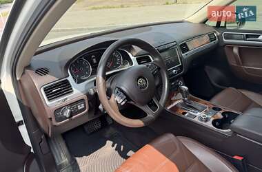 Позашляховик / Кросовер Volkswagen Touareg 2012 в 