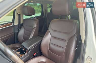 Позашляховик / Кросовер Volkswagen Touareg 2012 в 