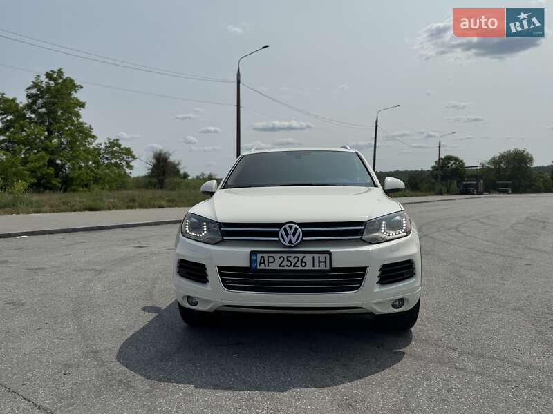 Позашляховик / Кросовер Volkswagen Touareg 2012 в Запоріжжі