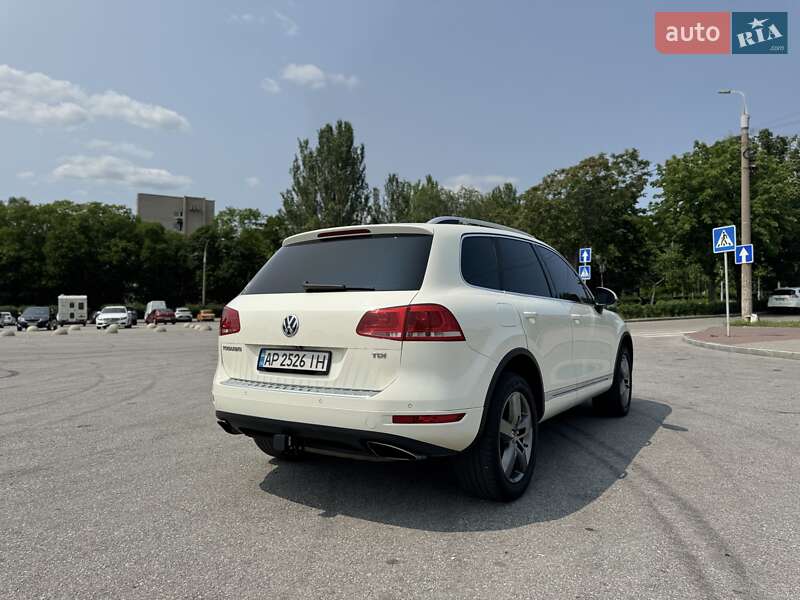 Позашляховик / Кросовер Volkswagen Touareg 2012 в Запоріжжі