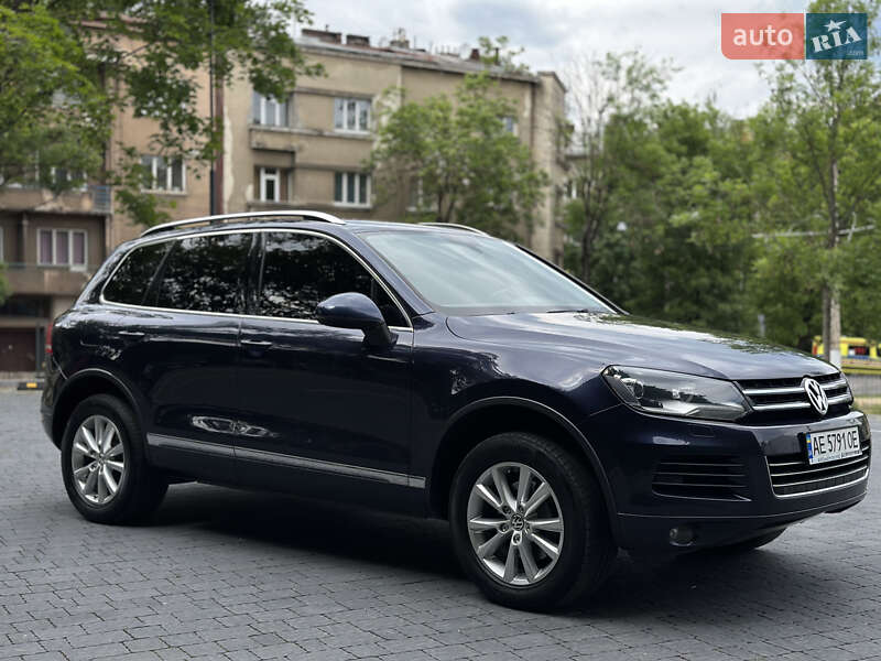 Позашляховик / Кросовер Volkswagen Touareg 2012 в 